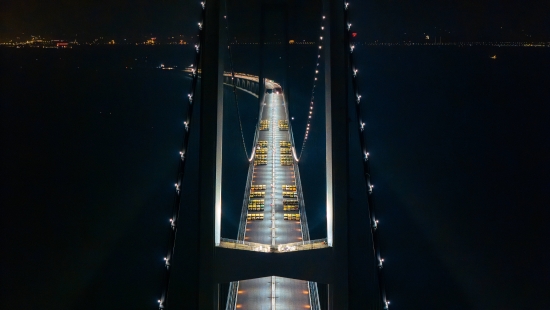 4月17日晚，深中通道伶仃洋大桥完成动静载试验。受访者供图